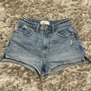 Abercrombie curve love the mom short high rise size 26